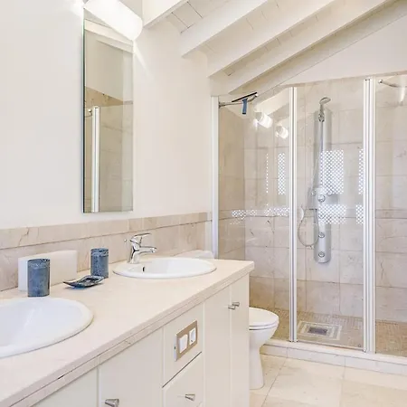 Semesterbostad Bahia - Romen 2,4 Penthouse Sea View & Jacuzzi